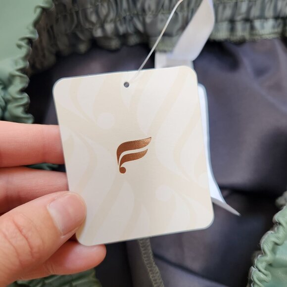 NWT Fabletics Vegan Leather Shorts Green Elastic Pull-On Waist Women's 2X - Picture 6 of 9